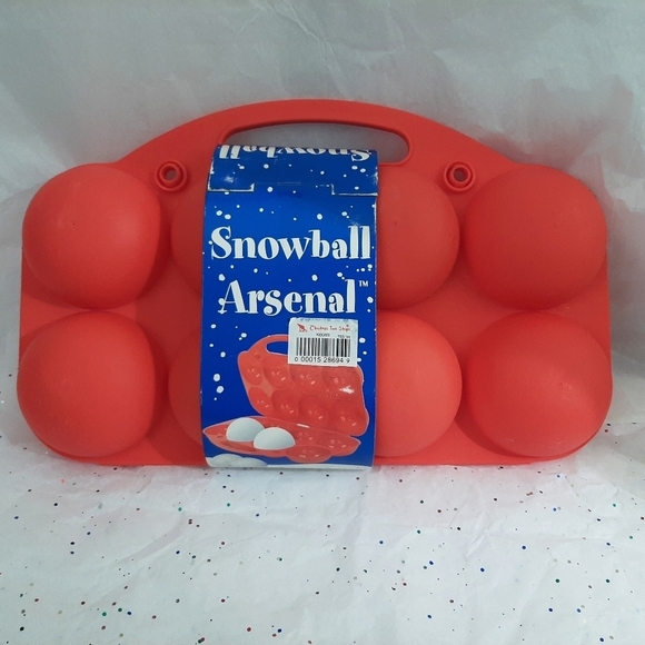 SNOWBALL FIGHT! 8 ball mold & hold of 8 - Picture 1 of 4